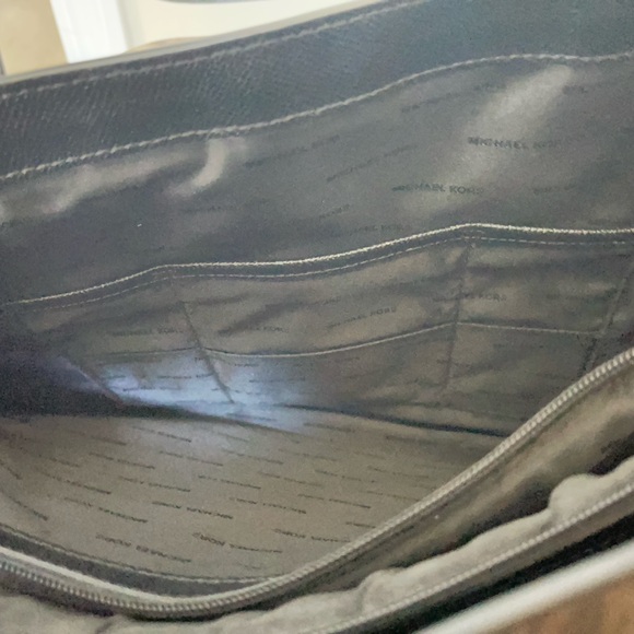 Michael Kors Voyager Tote Bag in Black - Picture 8 of 11